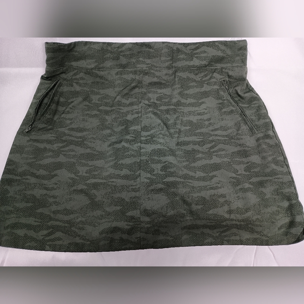 2/$30 ORVIS Green Camouflage Skort (#491)
